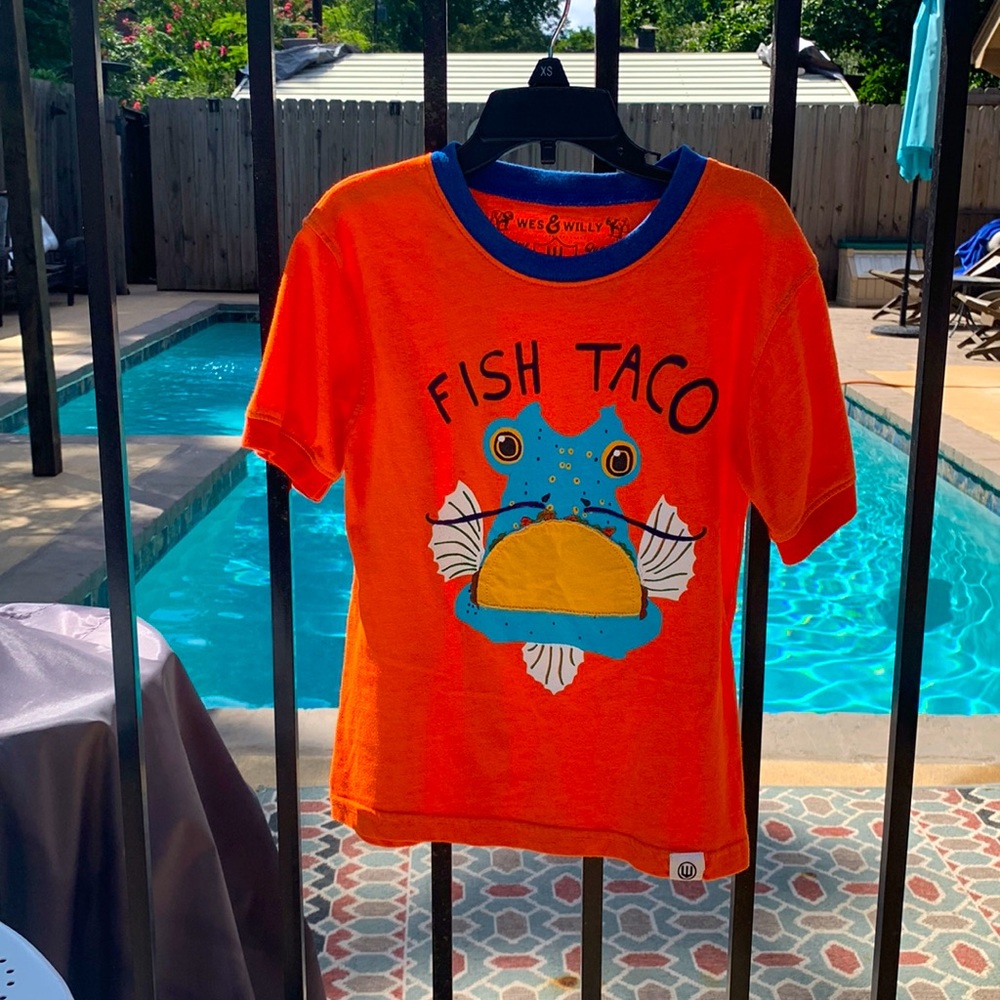 Wes & Willy orange fish taco tshirt. Size 5